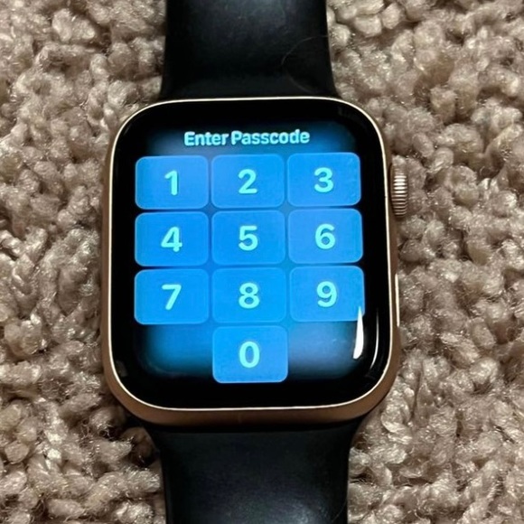 Apple Watch Series 4, 44 mm - Picture 3 of 4